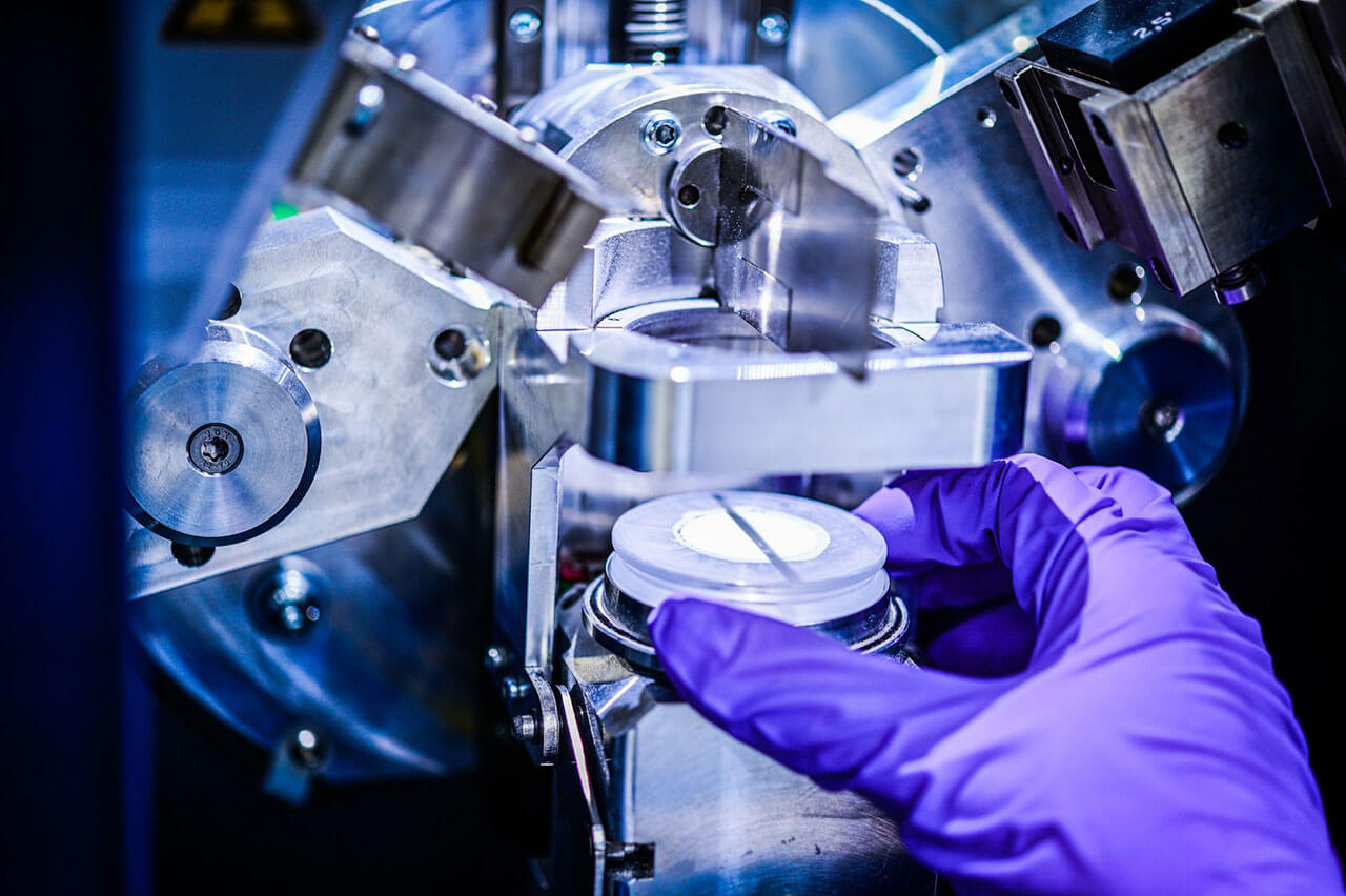 2608 Sample Placed into Analysis Equipment